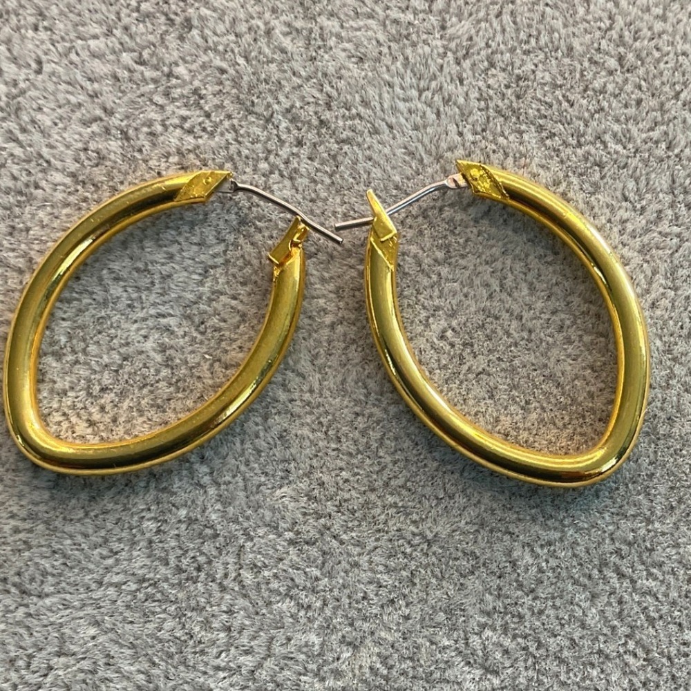 Hoop Earrings Gold Tone Metal Snap Closure Oval Minimalist Style New